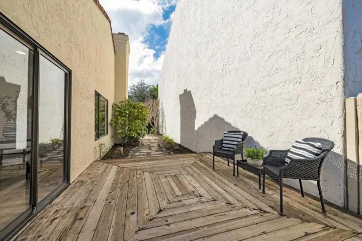 6 Barcelona Circle, None, California 94065