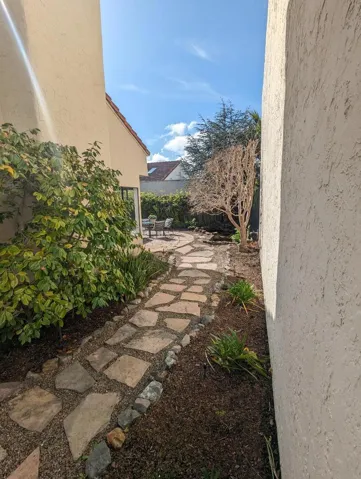 6 Barcelona Circle, None, California 94065