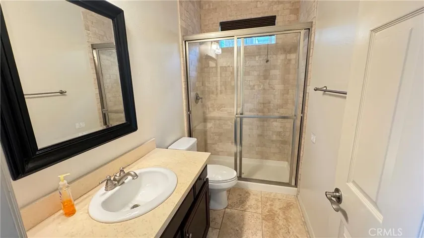 Full bathroom 1st floor