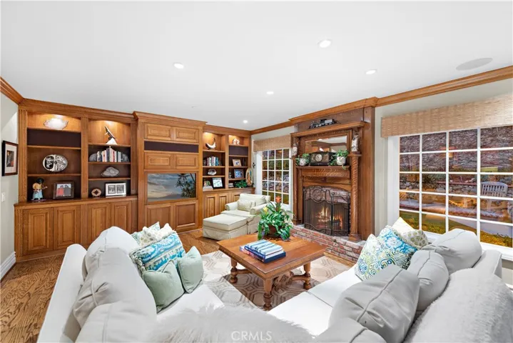 249 Avenida Vista Del Oceano, San Clemente, California 92672