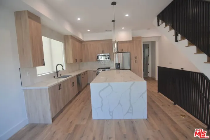 10810 Peach Grove Street 1/2, North Hollywood, California 91601