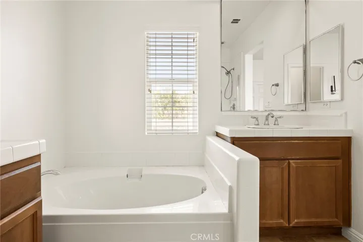 718 Nile River Dr., Oxnard, California 93036