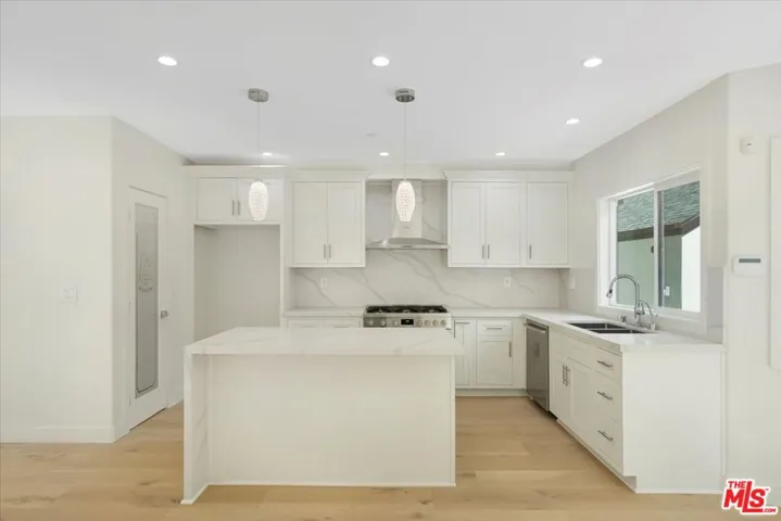 1928 Montecito Drive, Glendale, California 91208