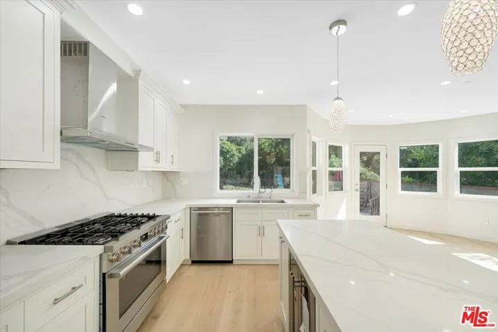 1928 Montecito Drive, Glendale, California 91208