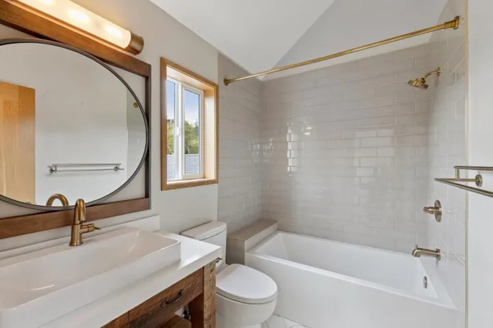 131 Tunitas Creek Road, Half Moon Bay, California 94019