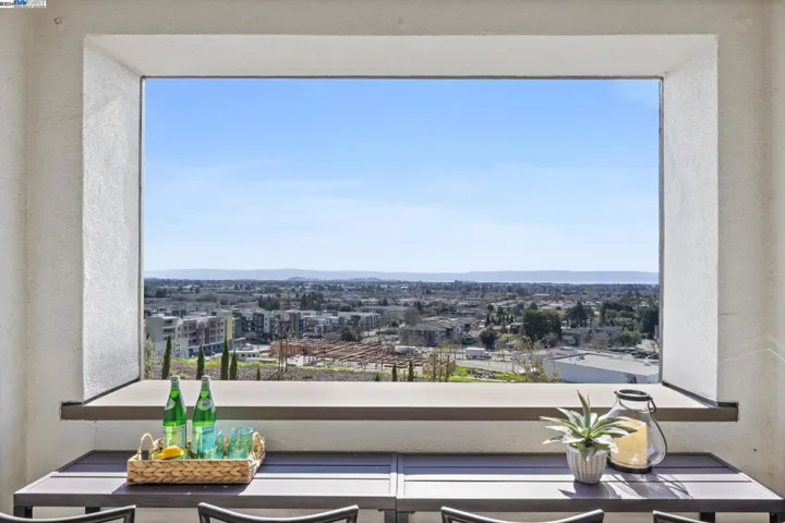 28851 Hideaway St, Hayward, California 94544