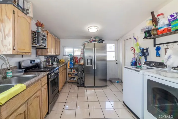 Kitchen /laundry area