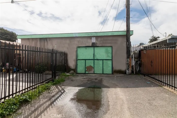 Detached garage