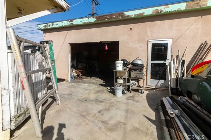 View Detached garage and permitted room next to