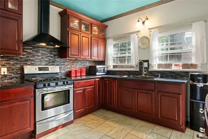 215 N Merrill Avenue, Willows, California 95988