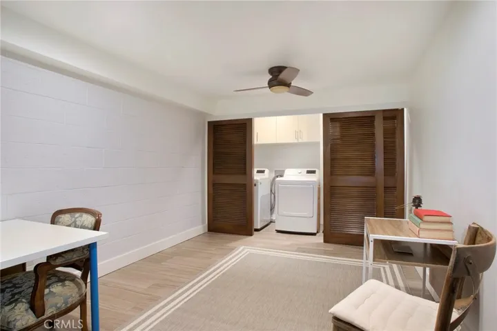 Bonus room with separate lundry area