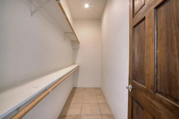 navarro-closet
