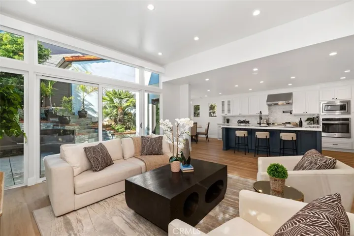 2501 N Poinsettia Avenue, Manhattan Beach, California 90266