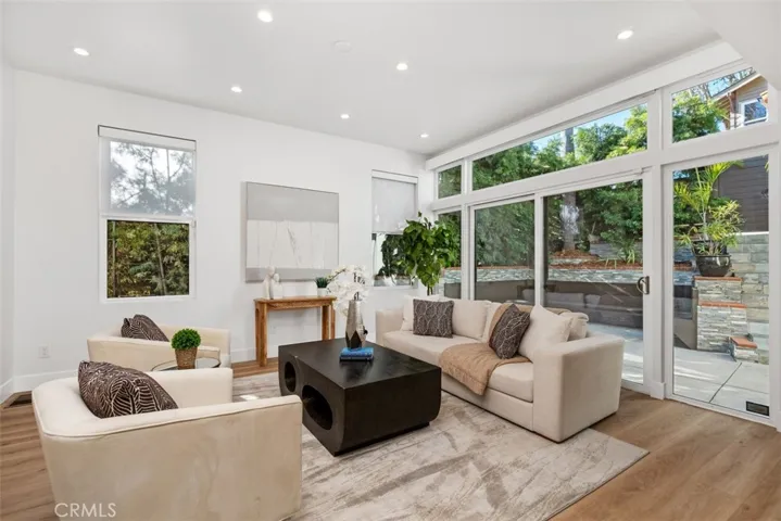2501 N Poinsettia Avenue, Manhattan Beach, California 90266