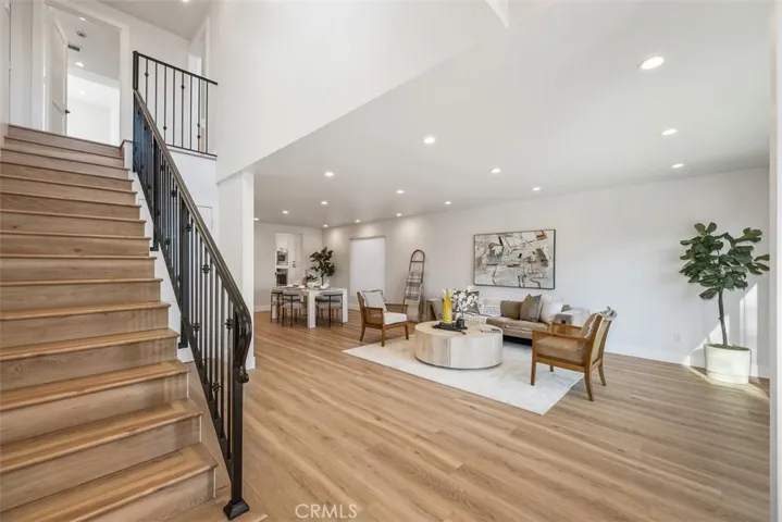 2501 N Poinsettia Avenue, Manhattan Beach, California 90266
