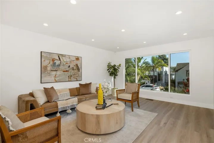 2501 N Poinsettia Avenue, Manhattan Beach, California 90266