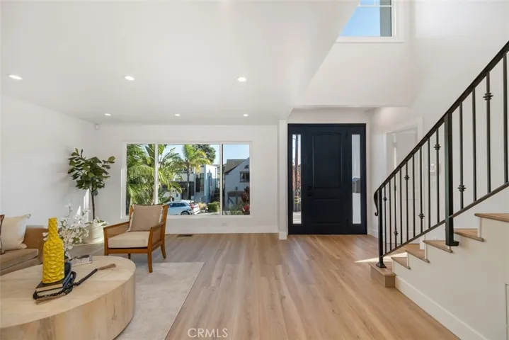 2501 N Poinsettia Avenue, Manhattan Beach, California 90266