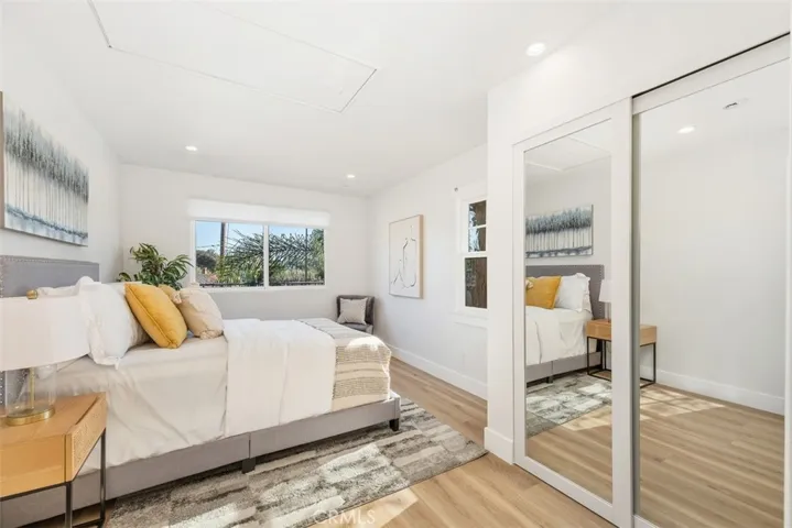 2501 N Poinsettia Avenue, Manhattan Beach, California 90266