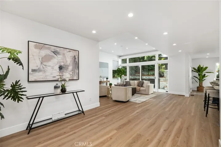 2501 N Poinsettia Avenue, Manhattan Beach, California 90266