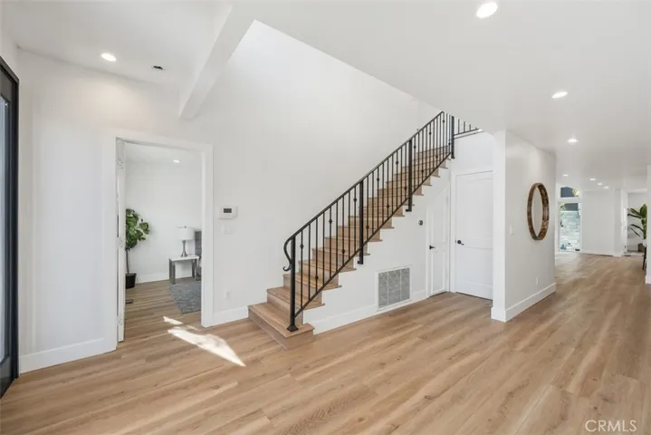 2501 N Poinsettia Avenue, Manhattan Beach, California 90266
