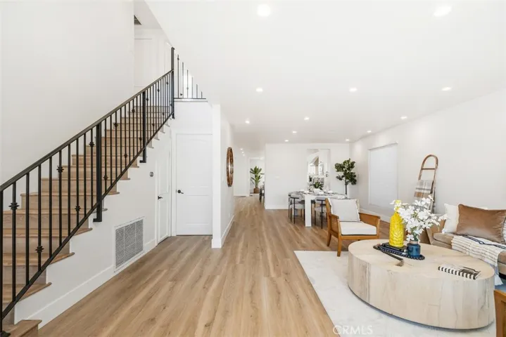 2501 N Poinsettia Avenue, Manhattan Beach, California 90266