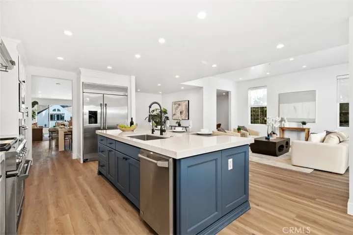 2501 N Poinsettia Avenue, Manhattan Beach, California 90266