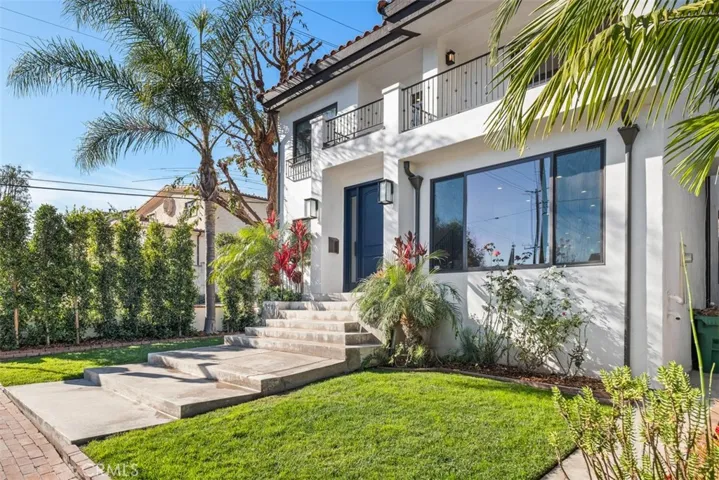 2501 N Poinsettia Avenue, Manhattan Beach, California 90266
