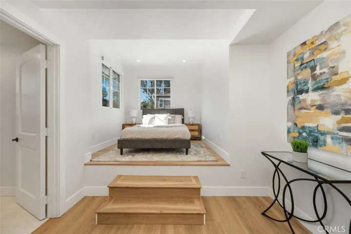2501 N Poinsettia Avenue, Manhattan Beach, California 90266