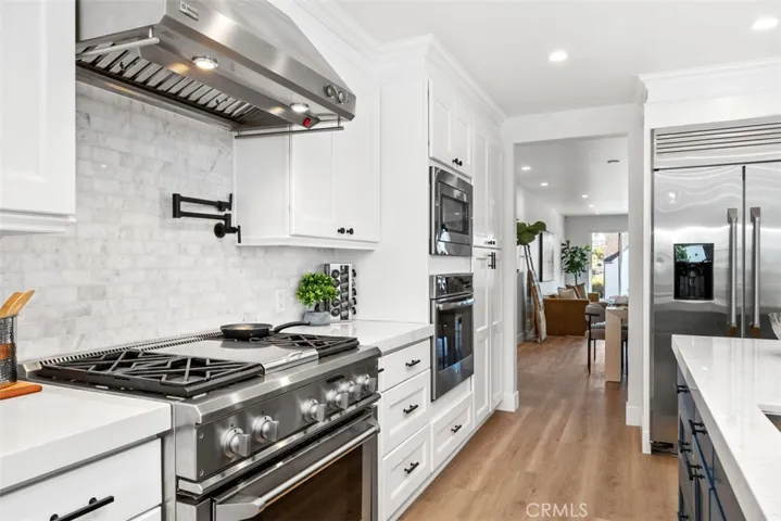 2501 N Poinsettia Avenue, Manhattan Beach, California 90266