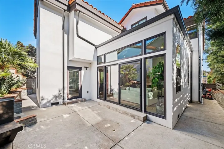 2501 N Poinsettia Avenue, Manhattan Beach, California 90266