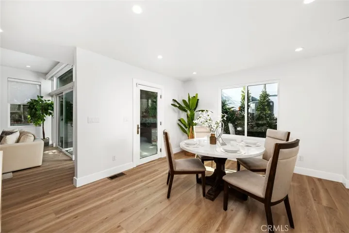 2501 N Poinsettia Avenue, Manhattan Beach, California 90266