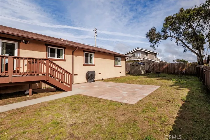 Spacious backyard with custom pavers, great entertaining space.