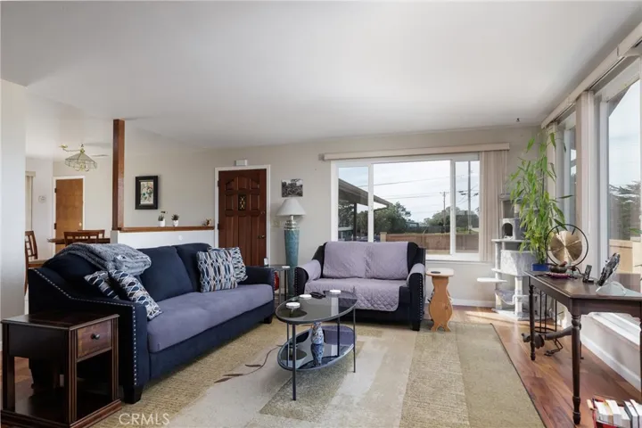 Spacious living room adjacent to dining area & kitchen