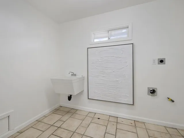 Laundry Room - Back House - Main Floor