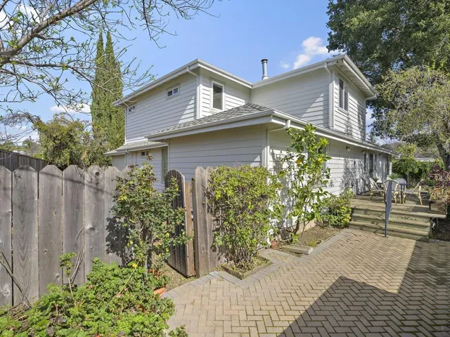 Side Yard - Back House