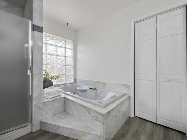 Primary Ensuite Bath - Back House - Main Floor