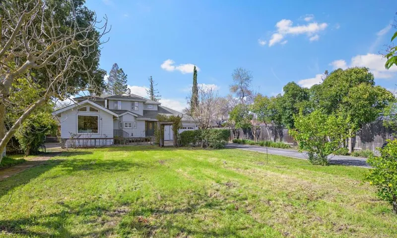 Middle Yard Between Both Homes