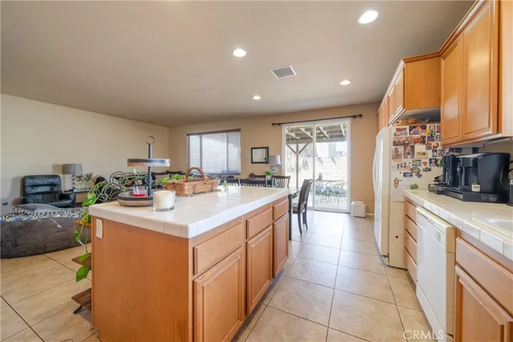 43713 Brandon Thomas Way, Lancaster, California 93536