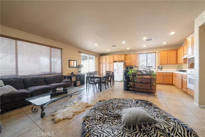 43713 Brandon Thomas Way, Lancaster, California 93536