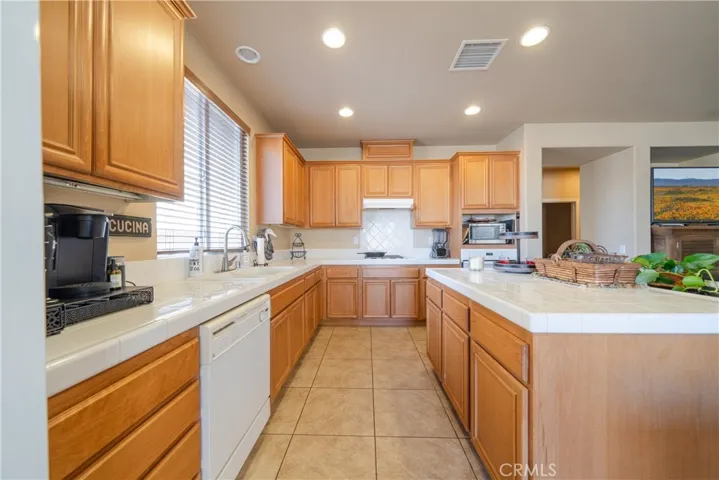 43713 Brandon Thomas Way, Lancaster, California 93536