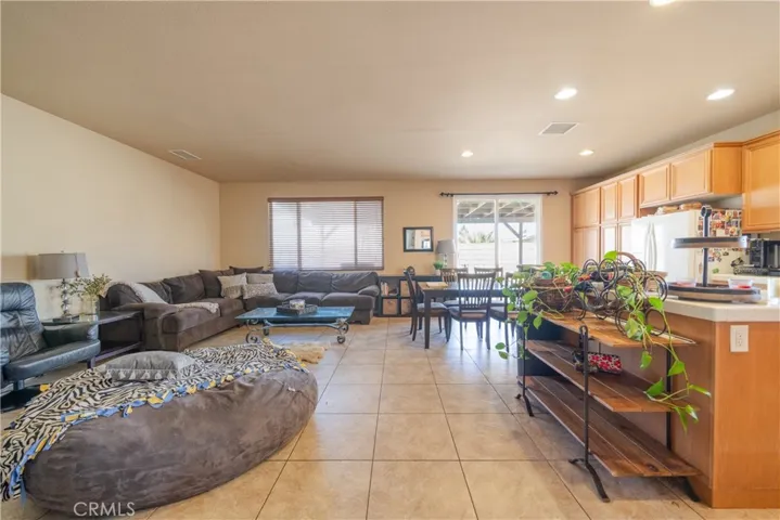 43713 Brandon Thomas Way, Lancaster, California 93536