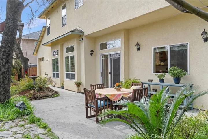 114 Secluded Oaks Court, Chico, California 95928
