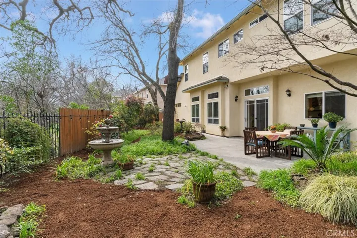 114 Secluded Oaks Court, Chico, California 95928