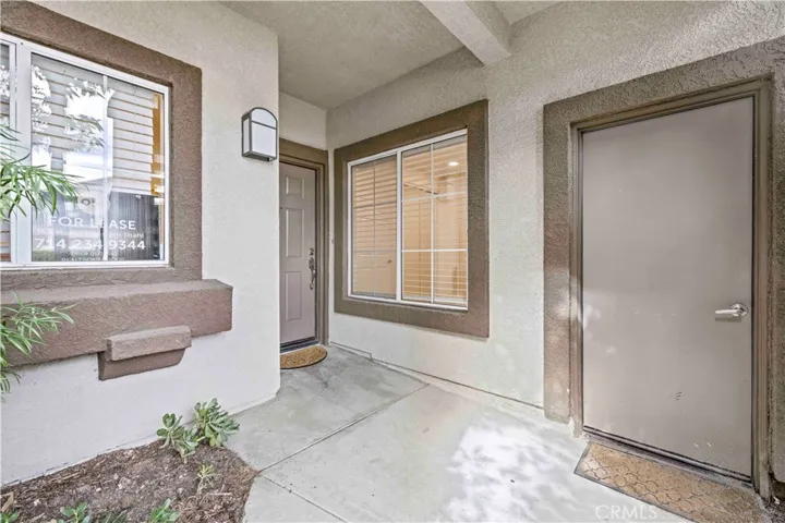 Front entry door no steps