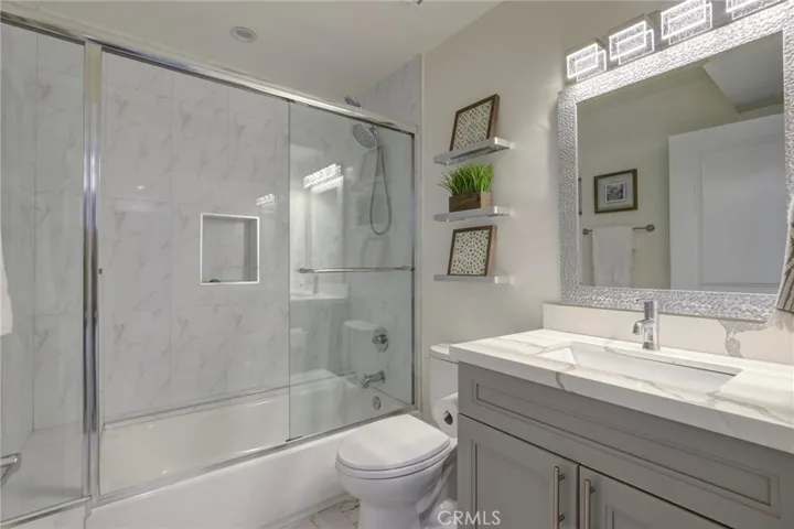 en-suite bath