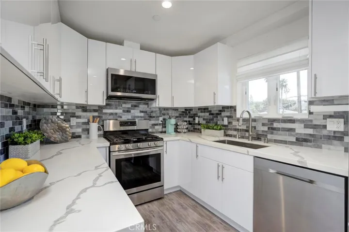 6160 S Pacific Coast Highway, Redondo Beach, California 90277