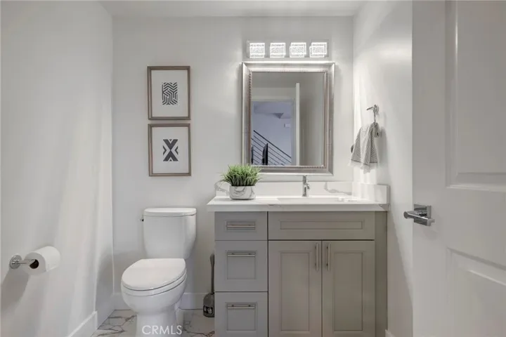 Powder room on 1st level
