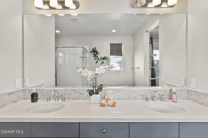 33-web-or-mls-UpMarketMedia184Sta-165