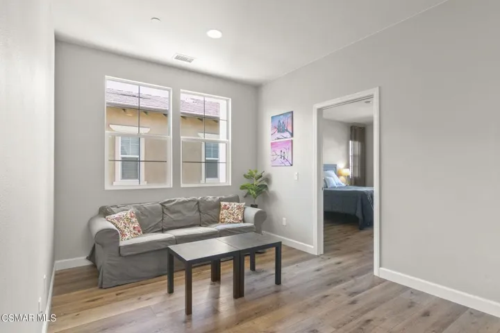 27-web-or-mls-UpMarketMedia184Sta-138