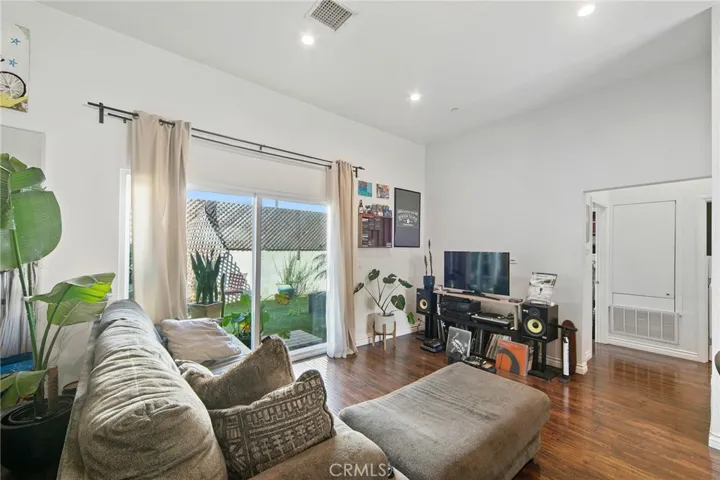 3627 E Vermont Street, Long Beach, California 90814